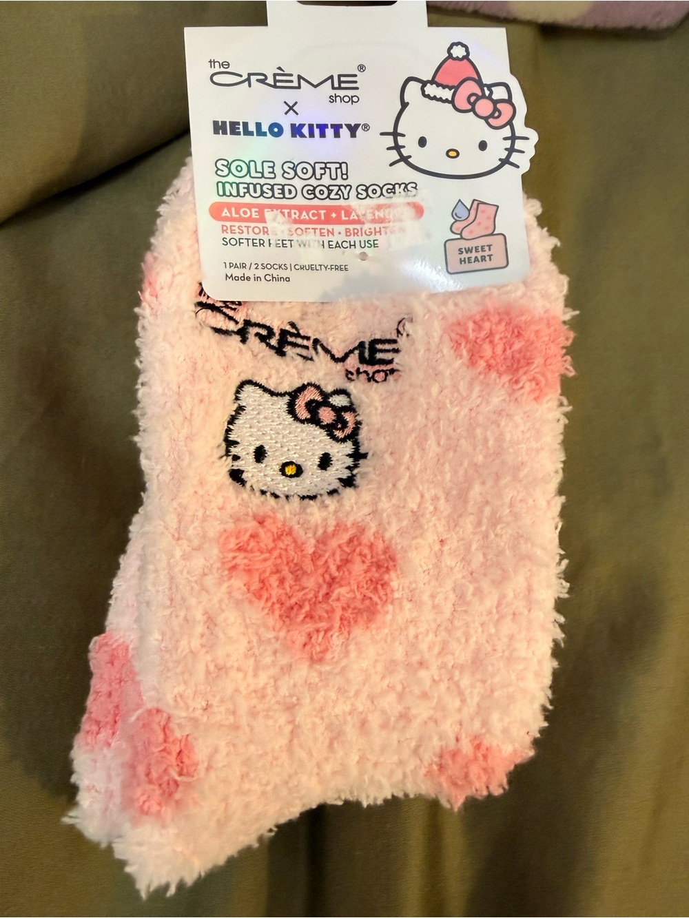 The Crème Shop Bundle Microfiber Hair Turban + Hello Kitty Socks + Blemish Patch - Picture 5 of 6